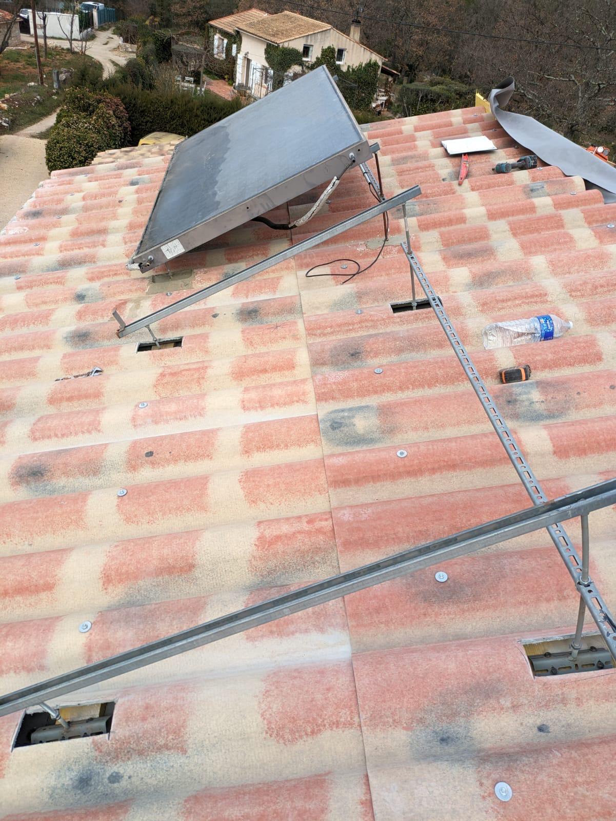 Optimisation énergétique : Pose de panneaux solaires thermiques avec intégration en toiture