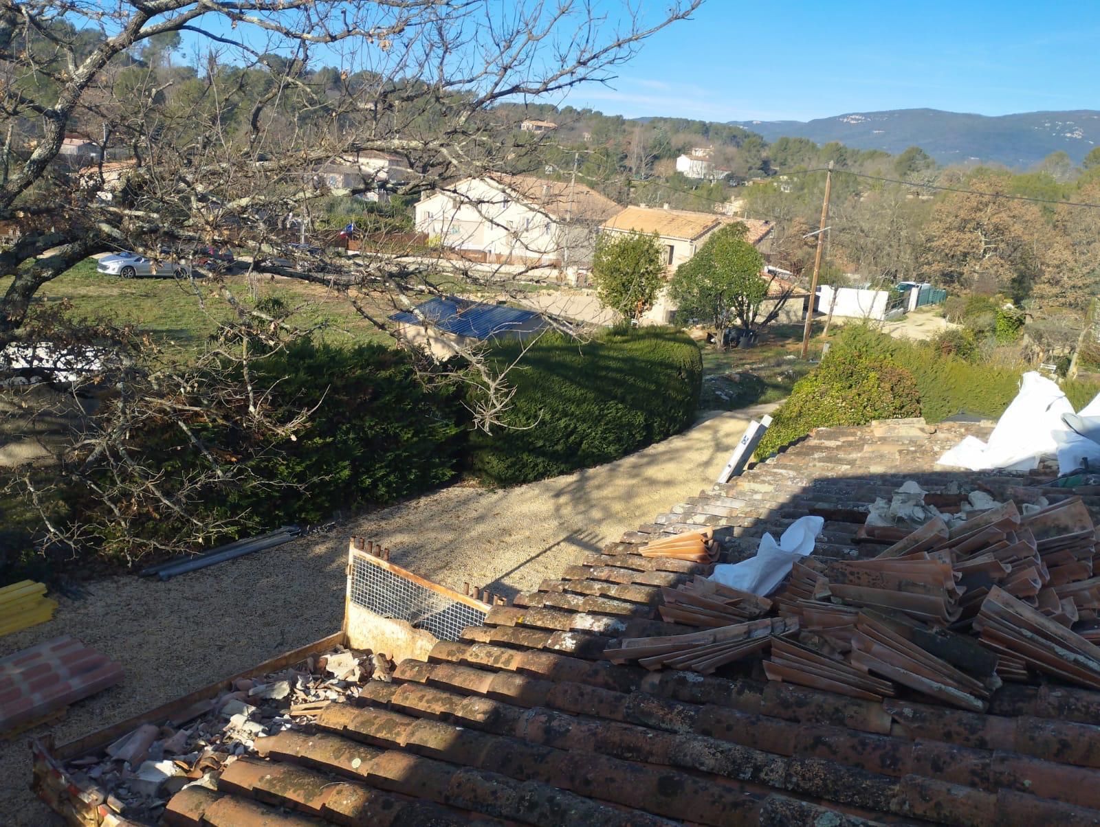 Réfection complète de toiture en tuiles romanes